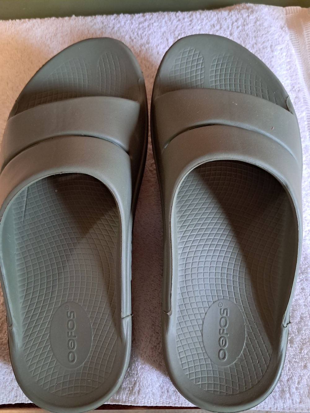 OOFOS Slide Sandals in Olive